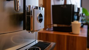 Koffiedispenser voor kantines van scholen en bedrijven