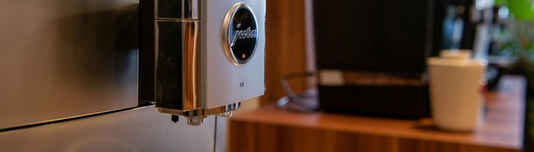 Koffiedispenser voor kantines van scholen en bedrijven