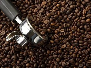 Koffie maken met verse koffiebonen